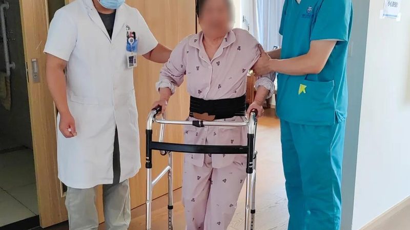 成都适老化改造：安全扶手安装，如何确保居家安全**
