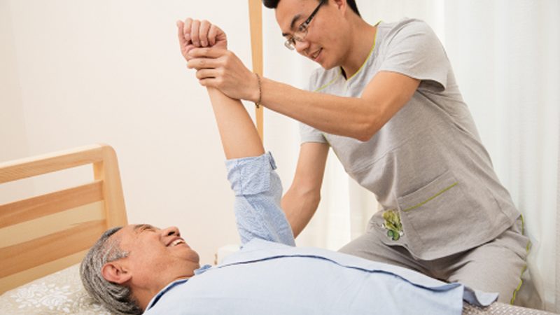 智慧养老手环：守护老人的贴心守护者**