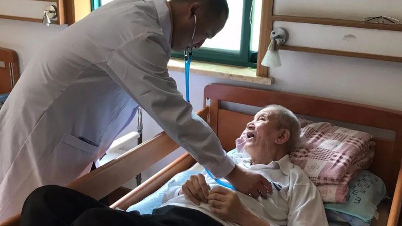 高端病患陪护方案定制：揭秘其核心要素与实施步骤